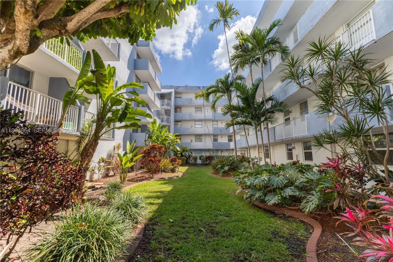 1801 S Treasure Dr, Unit 426, North Bay Village, FL 33141 Photo