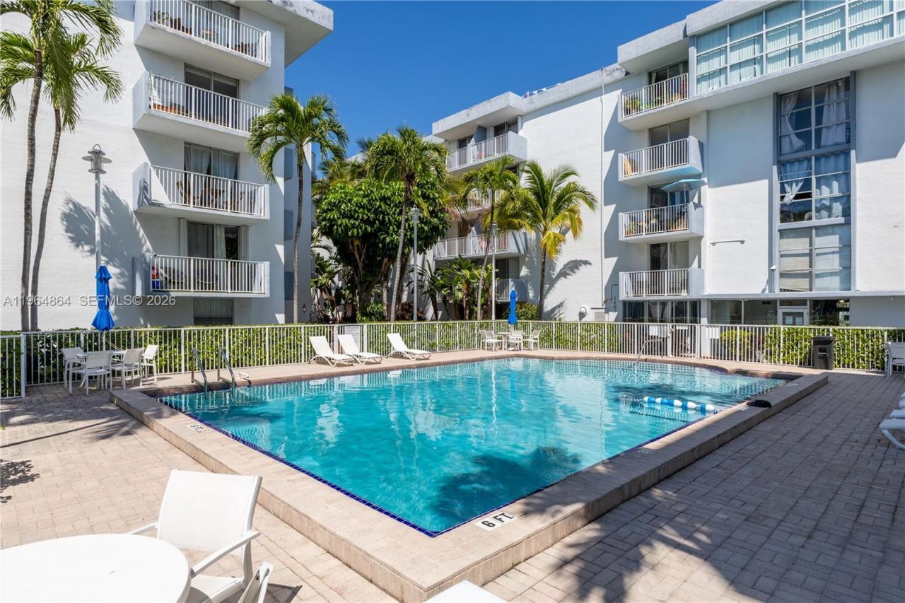 1801 S Treasure Dr, Unit 426, North Bay Village, FL 33141 Photo