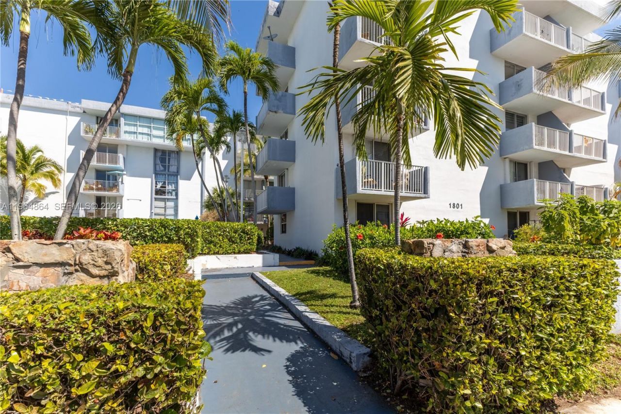 1801 S Treasure Dr, Unit 426, North Bay Village, FL 33141 Photo