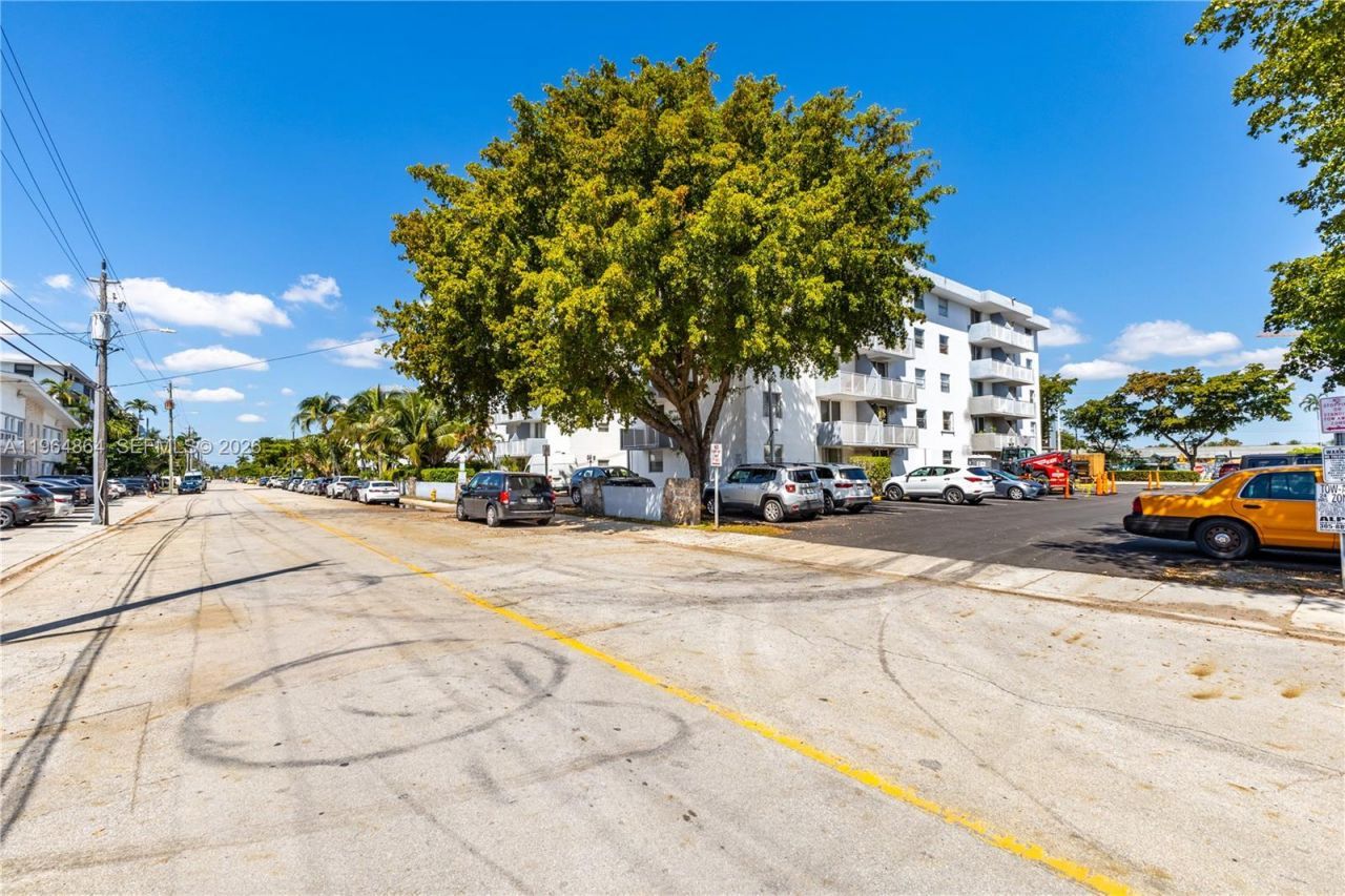 1801 S Treasure Dr, Unit 426, North Bay Village, FL 33141 Photo