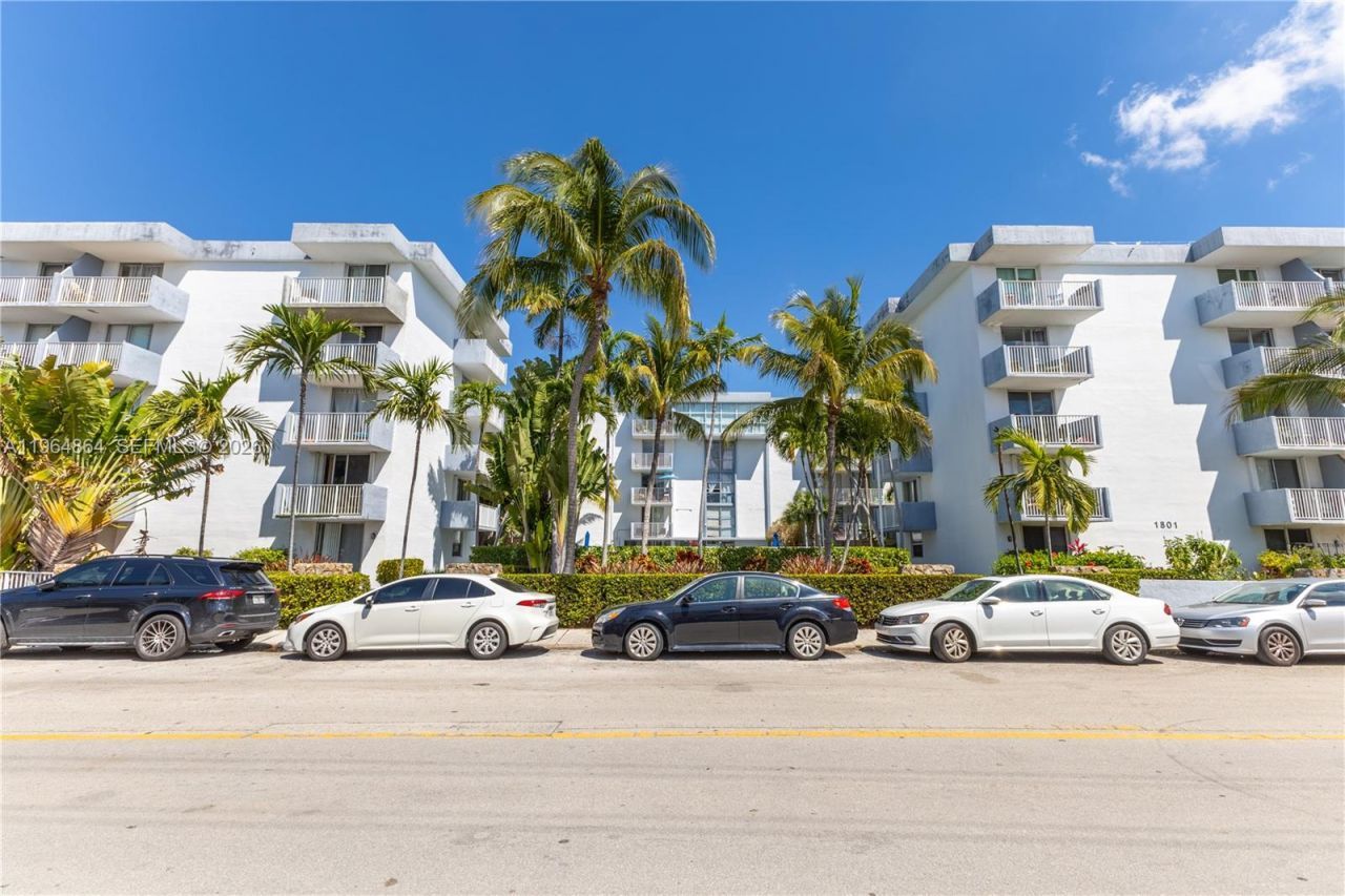 1801 S Treasure Dr, Unit 426, North Bay Village, FL 33141 Photo