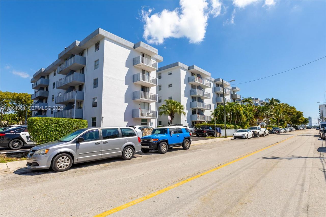 1801 S Treasure Dr, Unit 426, North Bay Village, FL 33141 Photo