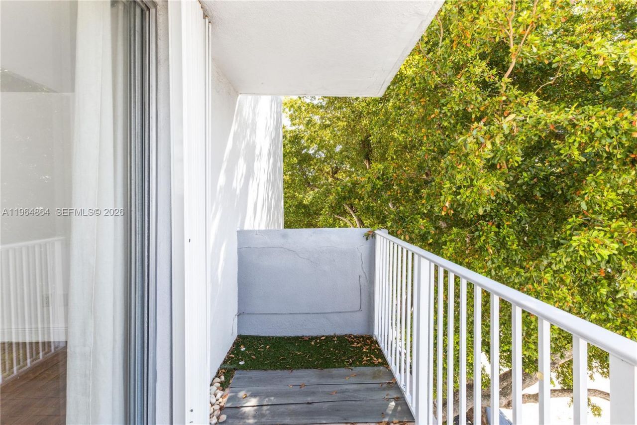 1801 S Treasure Dr, Unit 426, North Bay Village, FL 33141 Photo