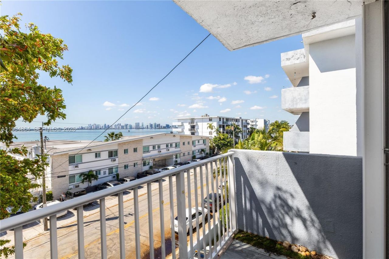 1801 S Treasure Dr, Unit 426, North Bay Village, FL 33141 Photo