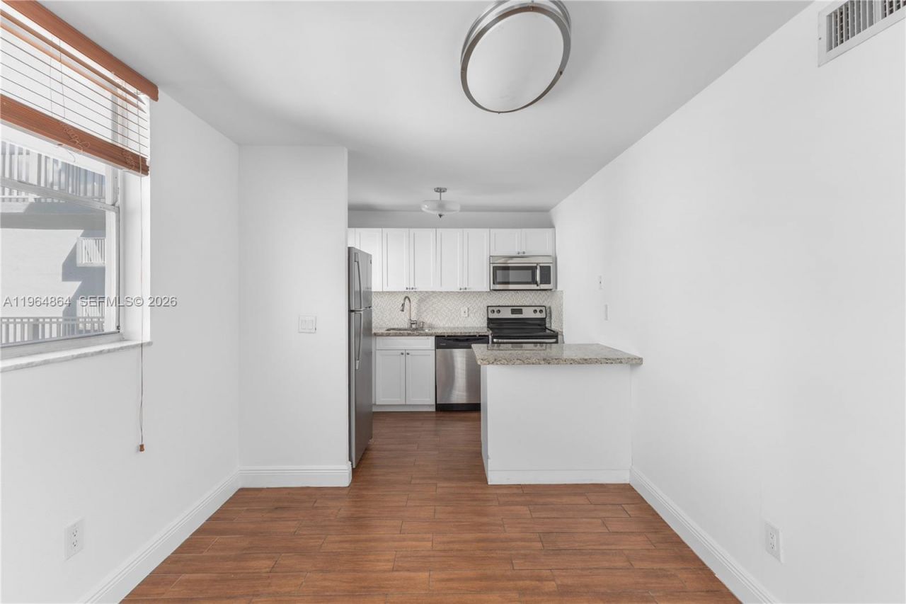 1801 S Treasure Dr, Unit 426, North Bay Village, FL 33141 Photo