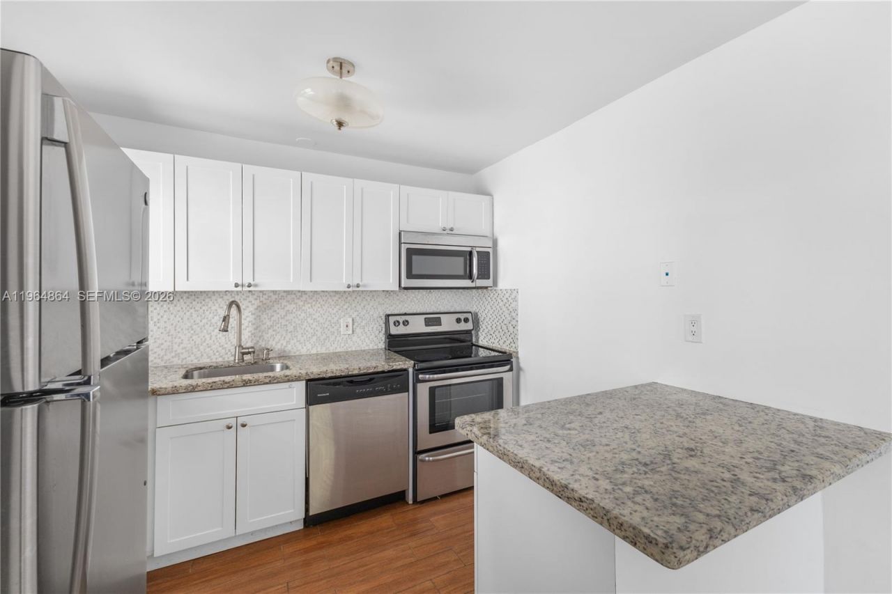 1801 S Treasure Dr, Unit 426, North Bay Village, FL 33141 Photo