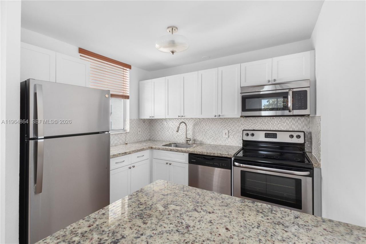 1801 S Treasure Dr, Unit 426, North Bay Village, FL 33141 Photo