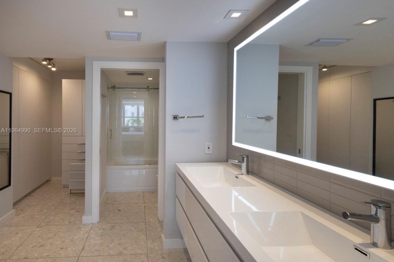 11 Island Ave, Unit 606, Miami Beach, FL 33139 Photo