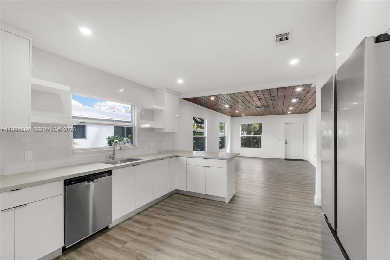 30 SW 7th St, Hallandale Beach, FL 33009 Photo