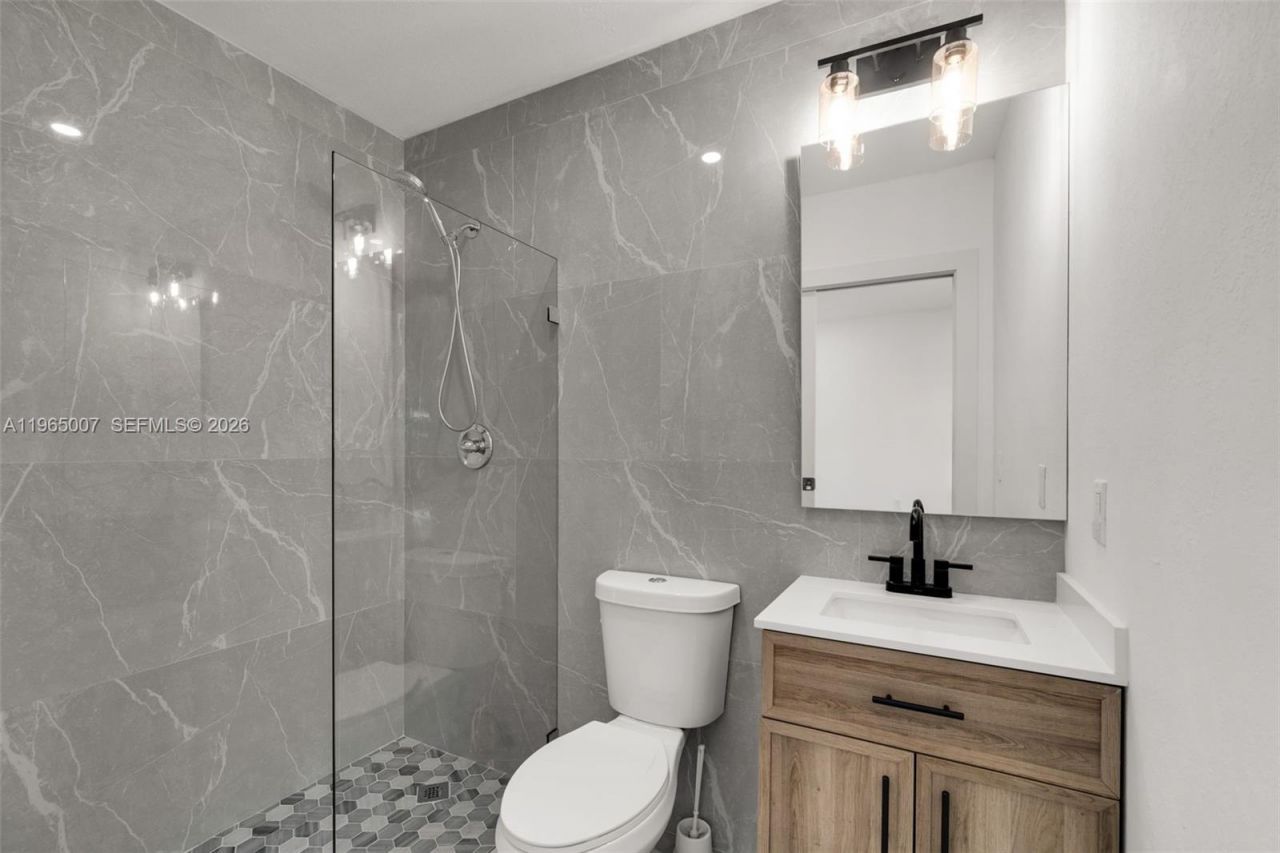 30 SW 7th St, Hallandale Beach, FL 33009 Photo