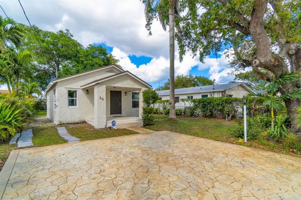 30 SW 7th St, Hallandale Beach, FL 33009 Photo