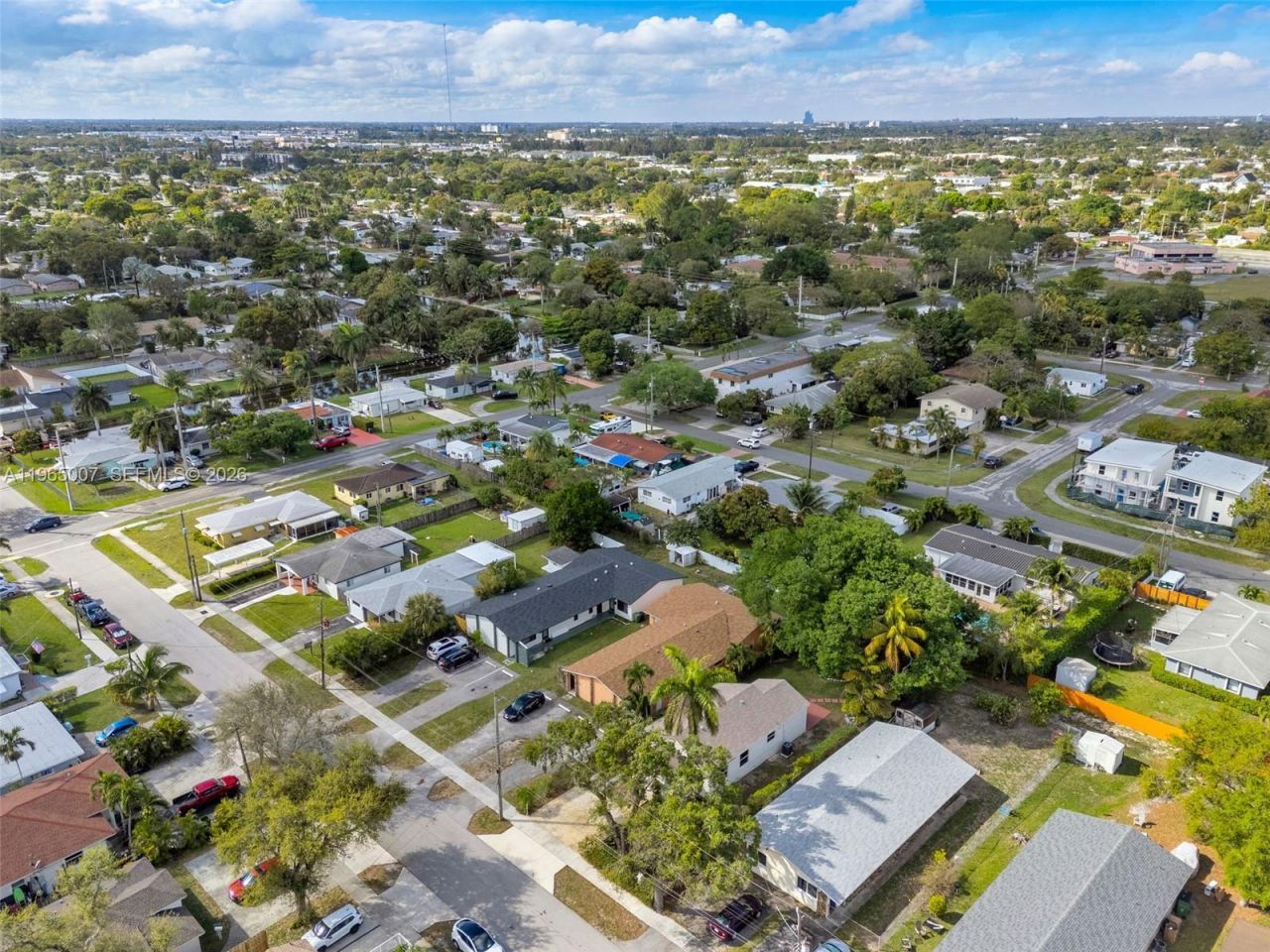 30 SW 7th St, Hallandale Beach, FL 33009 Photo