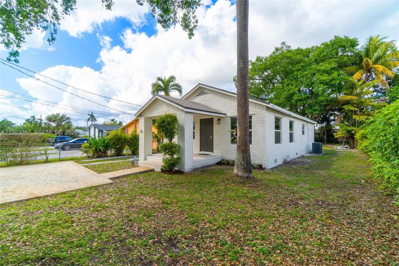 30 SW 7th St, Hallandale Beach, FL 33009 Photo