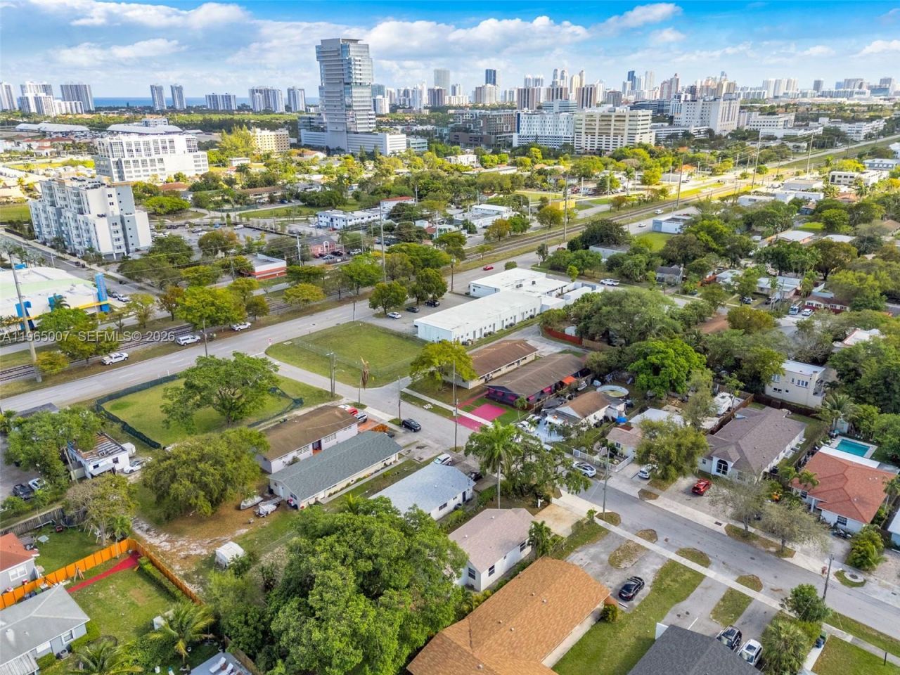 30 SW 7th St, Hallandale Beach, FL 33009 Photo