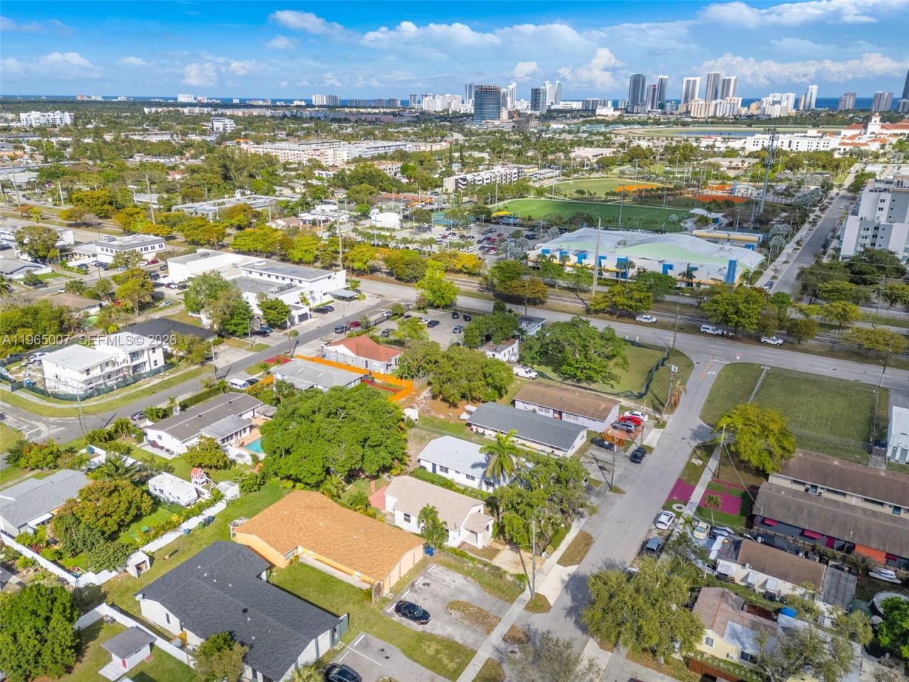 30 SW 7th St, Hallandale Beach, FL 33009 Photo