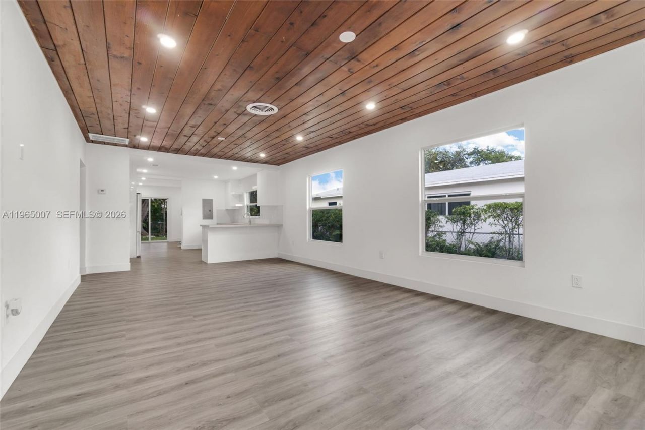 30 SW 7th St, Hallandale Beach, FL 33009 Photo