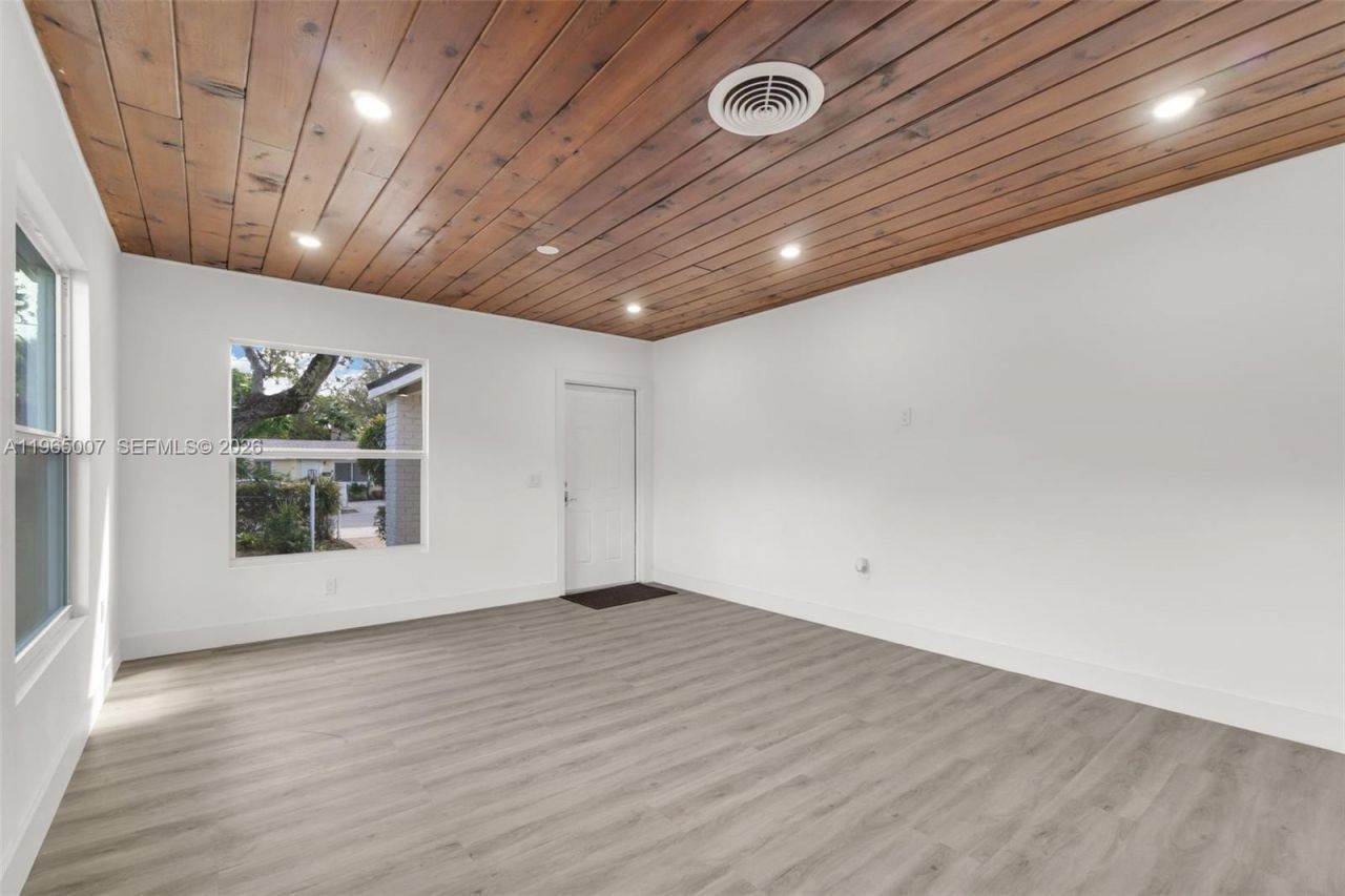 30 SW 7th St, Hallandale Beach, FL 33009 Photo