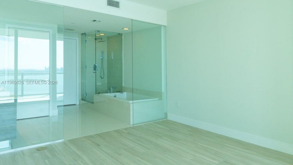 650 NE 32nd St, Unit 2105, Miami, FL 33137 Photo