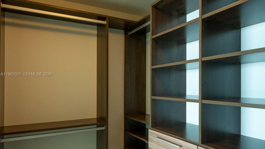 650 NE 32nd St , Unit 2105, Miami, FL 33137 Photo