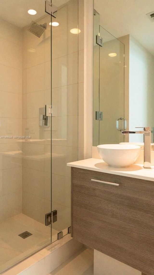 650 NE 32nd St, Unit 2105, Miami, FL 33137 Photo