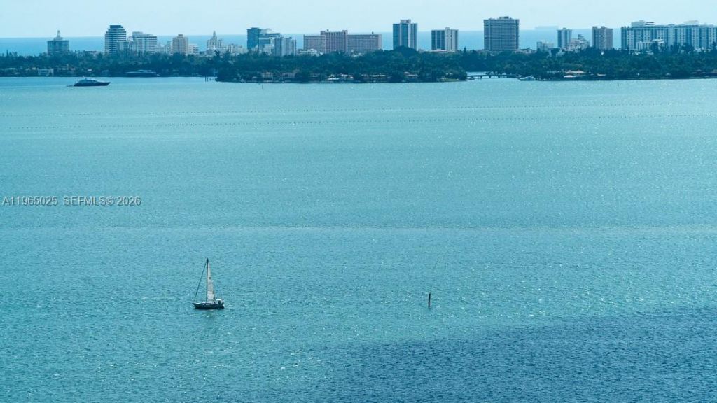 650 NE 32nd St, Unit 2105, Miami, FL 33137 Photo