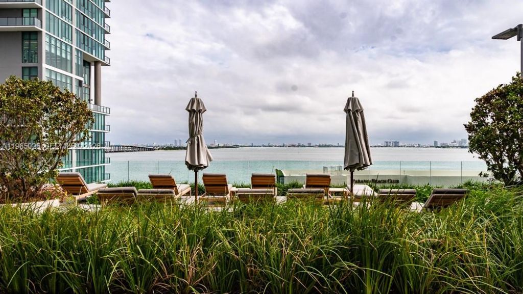 650 NE 32nd St , Unit 2105, Miami, FL 33137 Photo