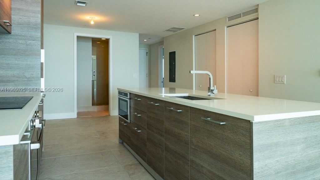650 NE 32nd St, Unit 2105, Miami, FL 33137 Photo