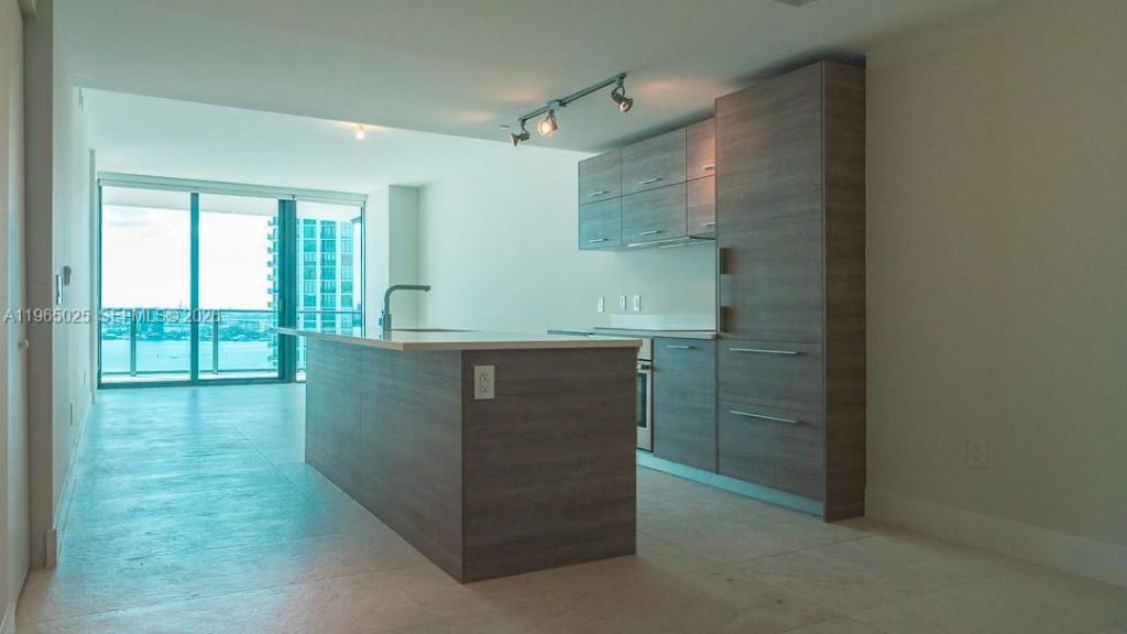 650 NE 32nd St , Unit 2105, Miami, FL 33137 Photo