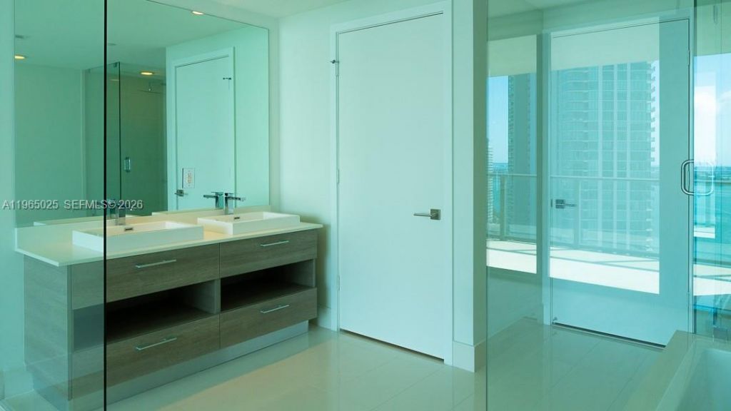 650 NE 32nd St , Unit 2105, Miami, FL 33137 Photo