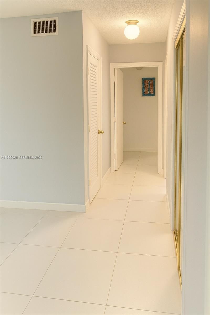610 NE 12th Ave, Unit 308, Hallandale Beach, FL 33009 Photo