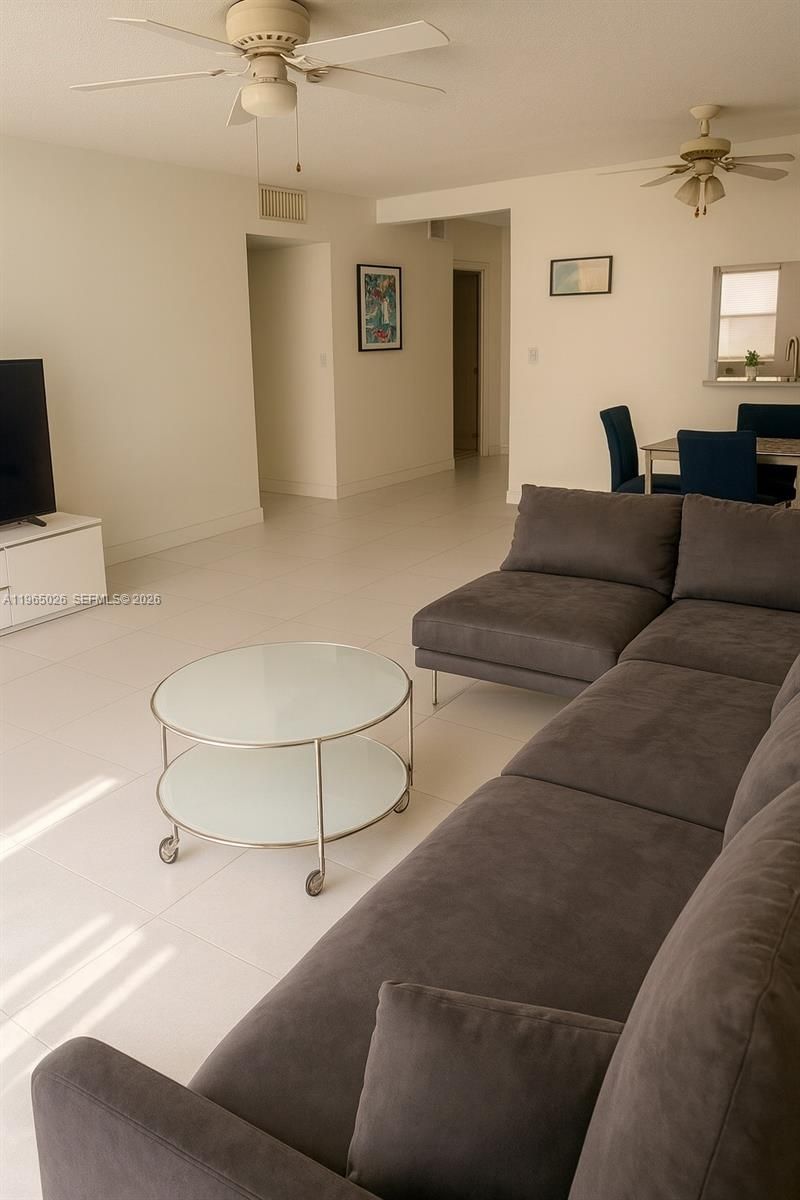 610 NE 12th Ave, Unit 308, Hallandale Beach, FL 33009 Photo