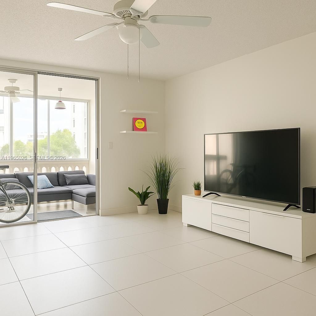 610 NE 12th Ave, Unit 308, Hallandale Beach, FL 33009 Photo