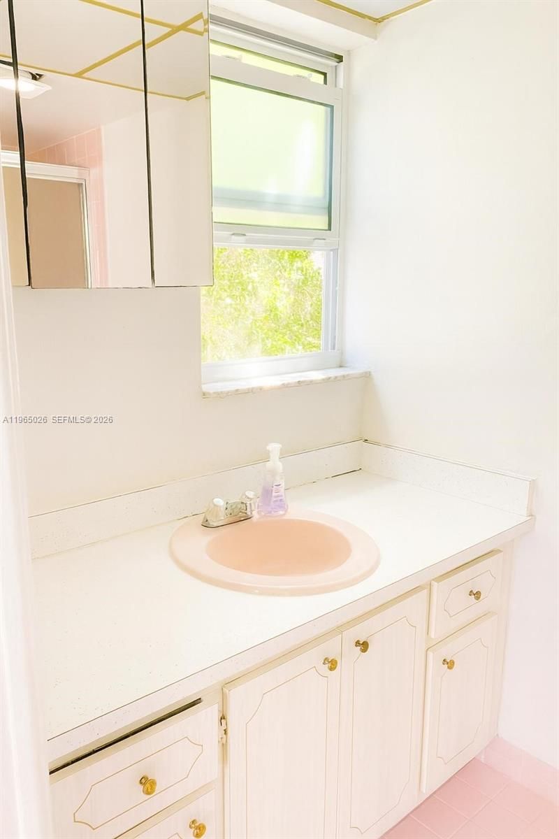 610 NE 12th Ave, Unit 308, Hallandale Beach, FL 33009 Photo