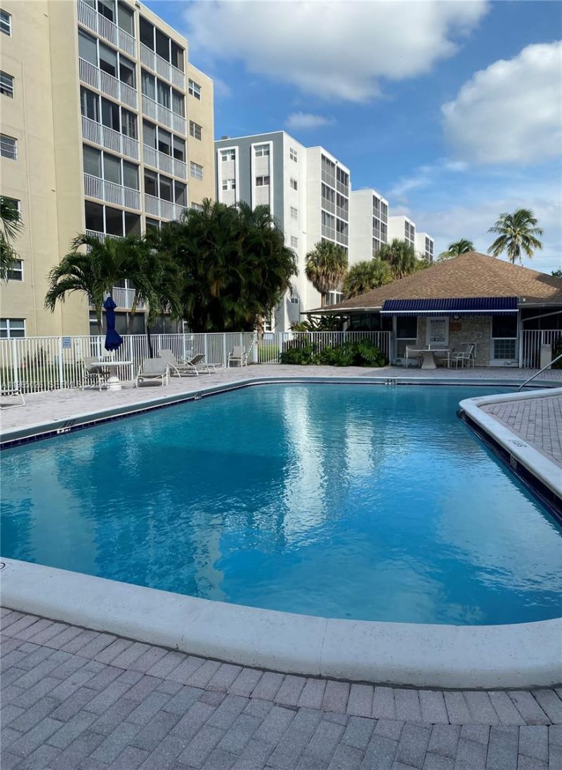 610 NE 12th Ave, Unit 308, Hallandale Beach, FL 33009 Photo