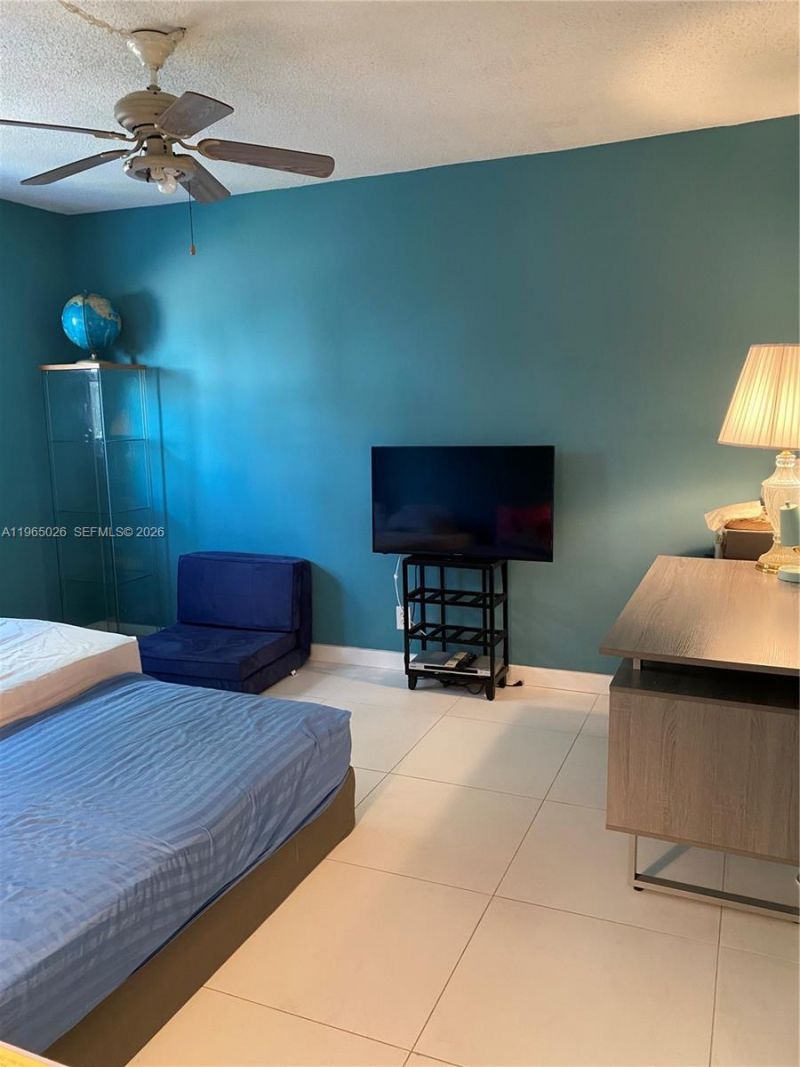 610 NE 12th Ave, Unit 308, Hallandale Beach, FL 33009 Photo