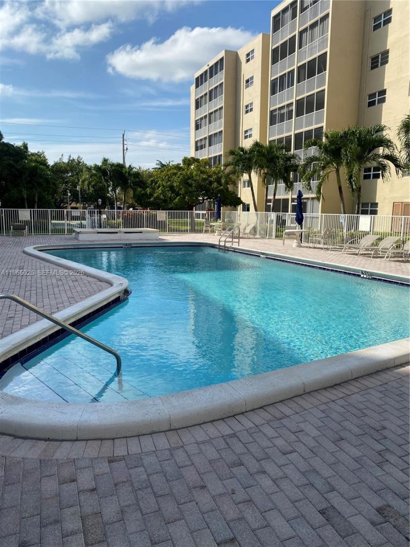 610 NE 12th Ave, Unit 308, Hallandale Beach, FL 33009 Photo