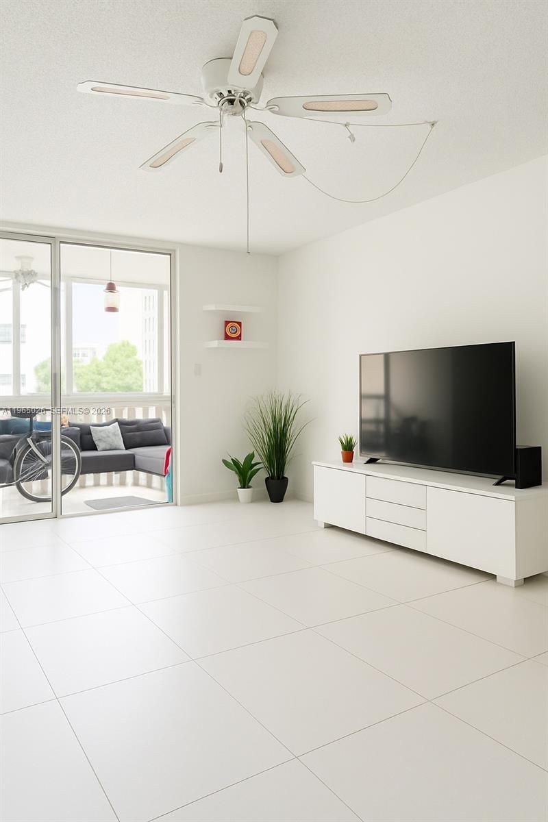 610 NE 12th Ave, Unit 308, Hallandale Beach, FL 33009 Photo