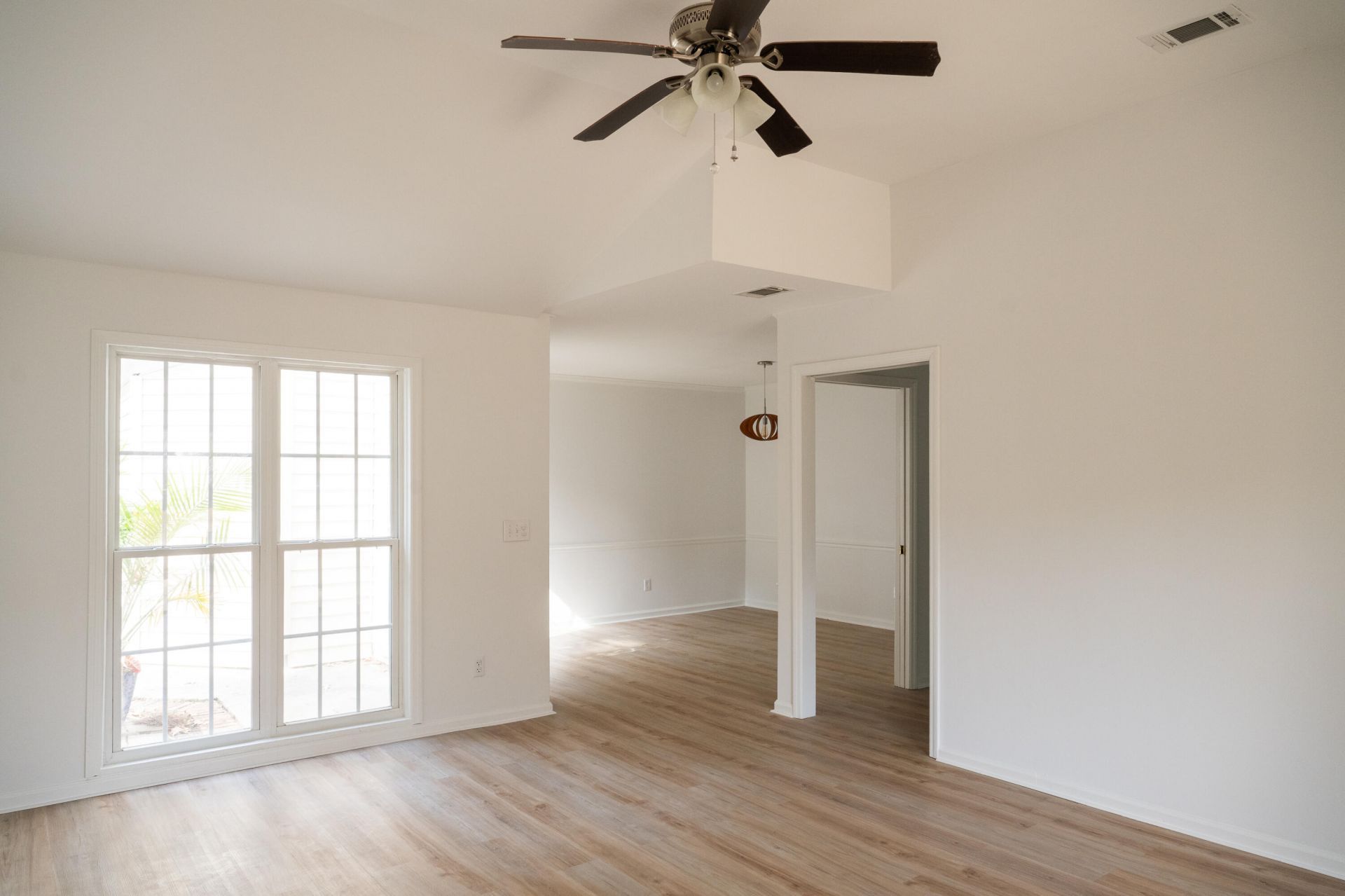 975 Harbor Oaks Drive Photo 10