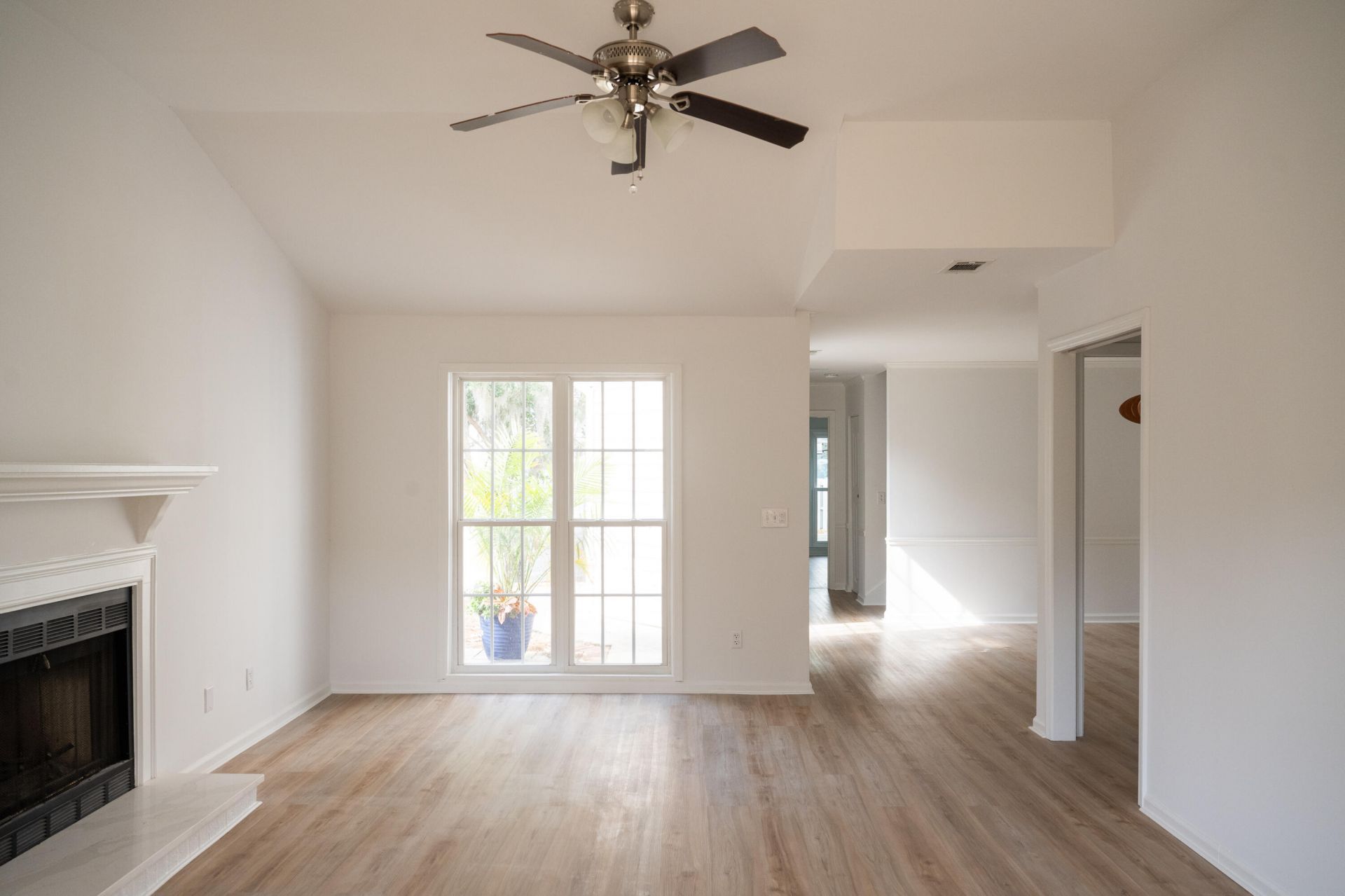 975 Harbor Oaks Drive Photo 11