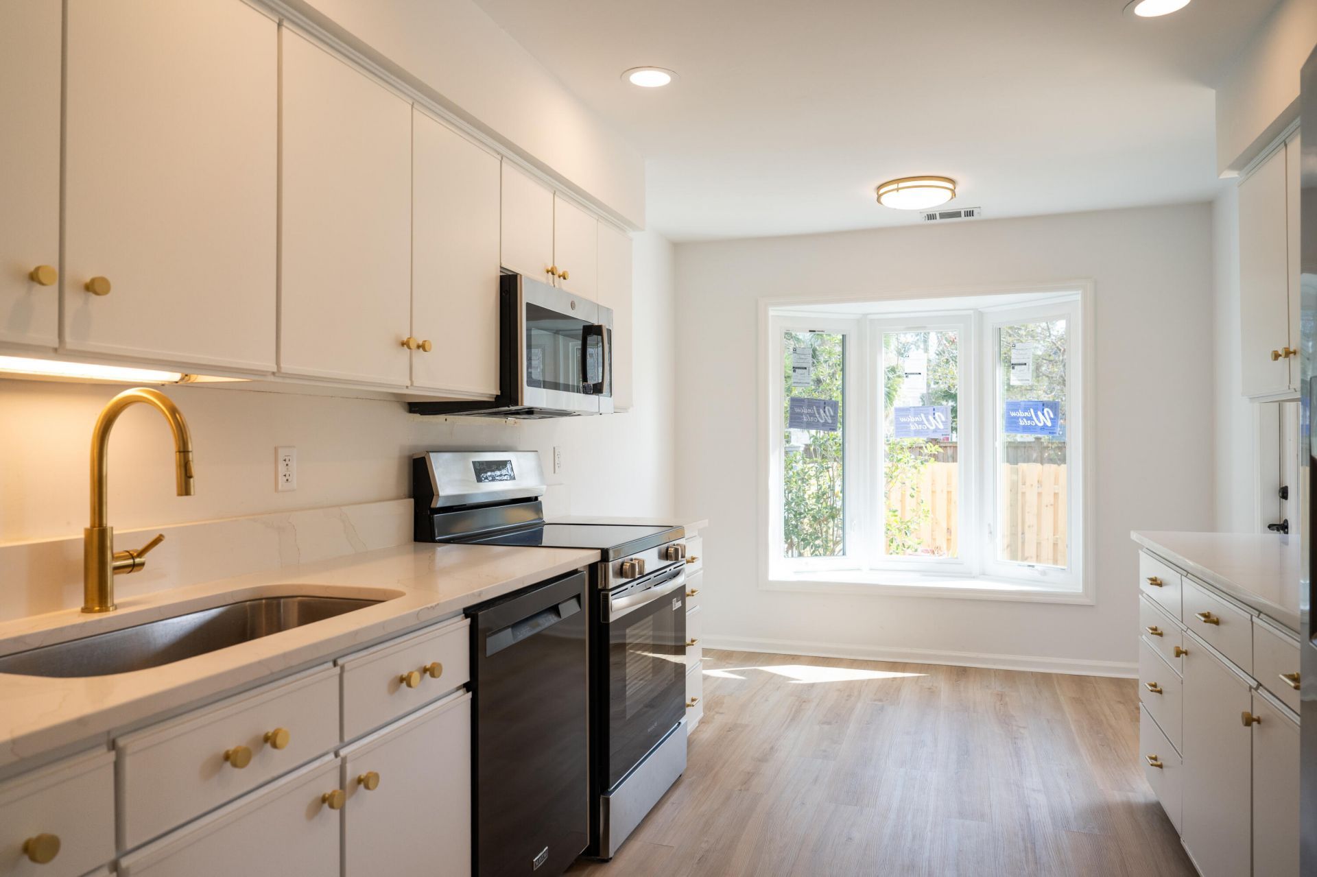 975 Harbor Oaks Drive Photo 15