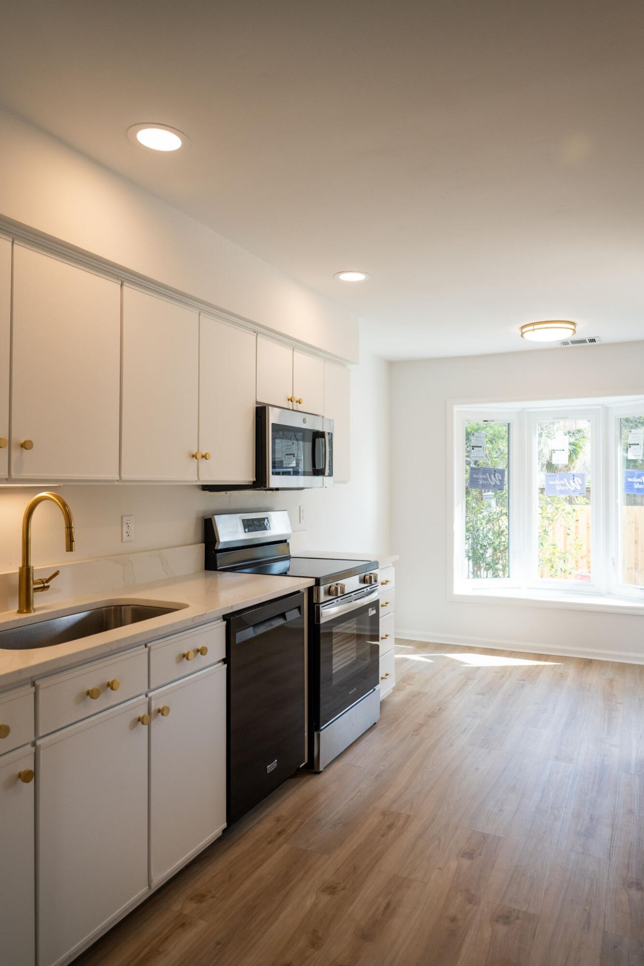 975 Harbor Oaks Drive Photo 17