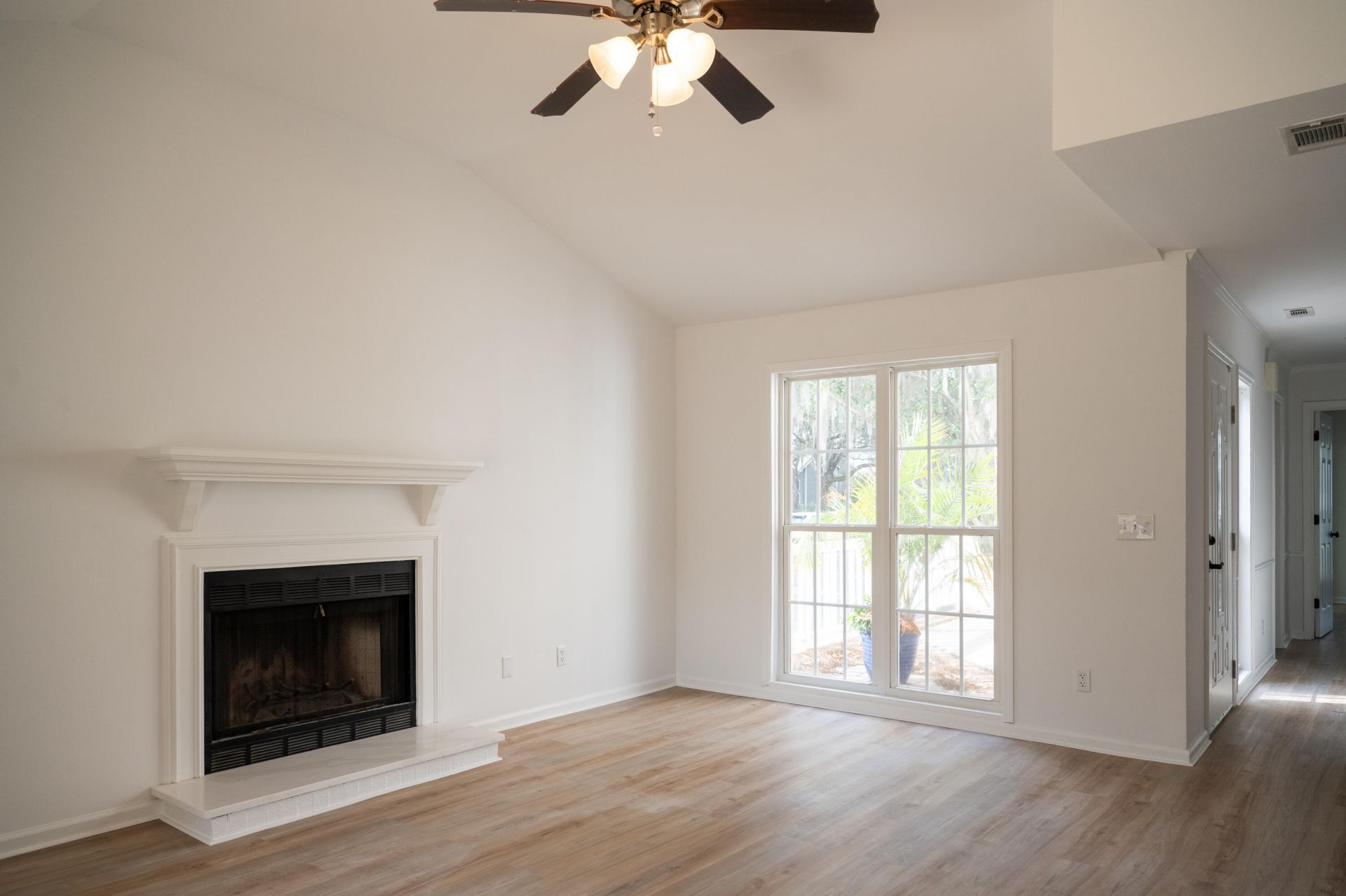 975 Harbor Oaks Drive Photo 21