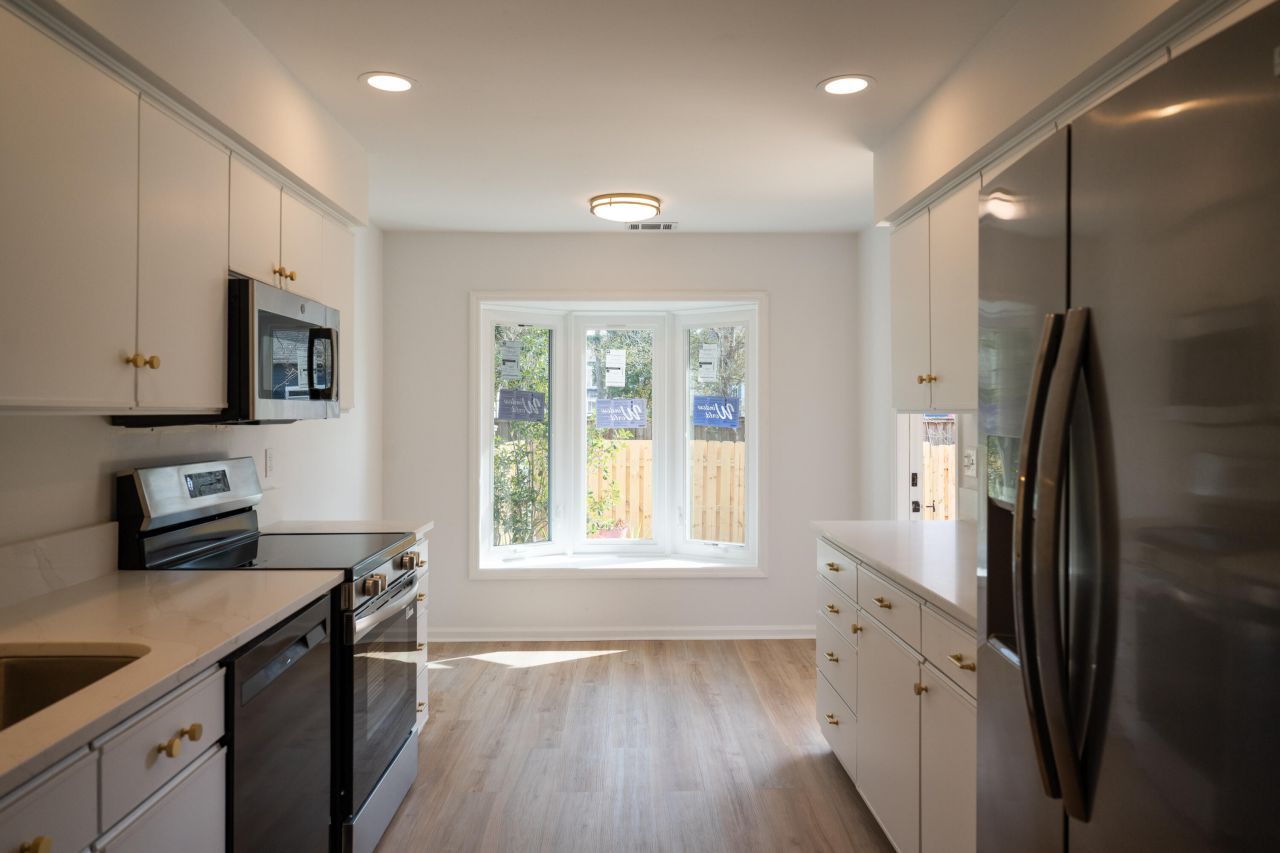 975 Harbor Oaks Drive Photo 6