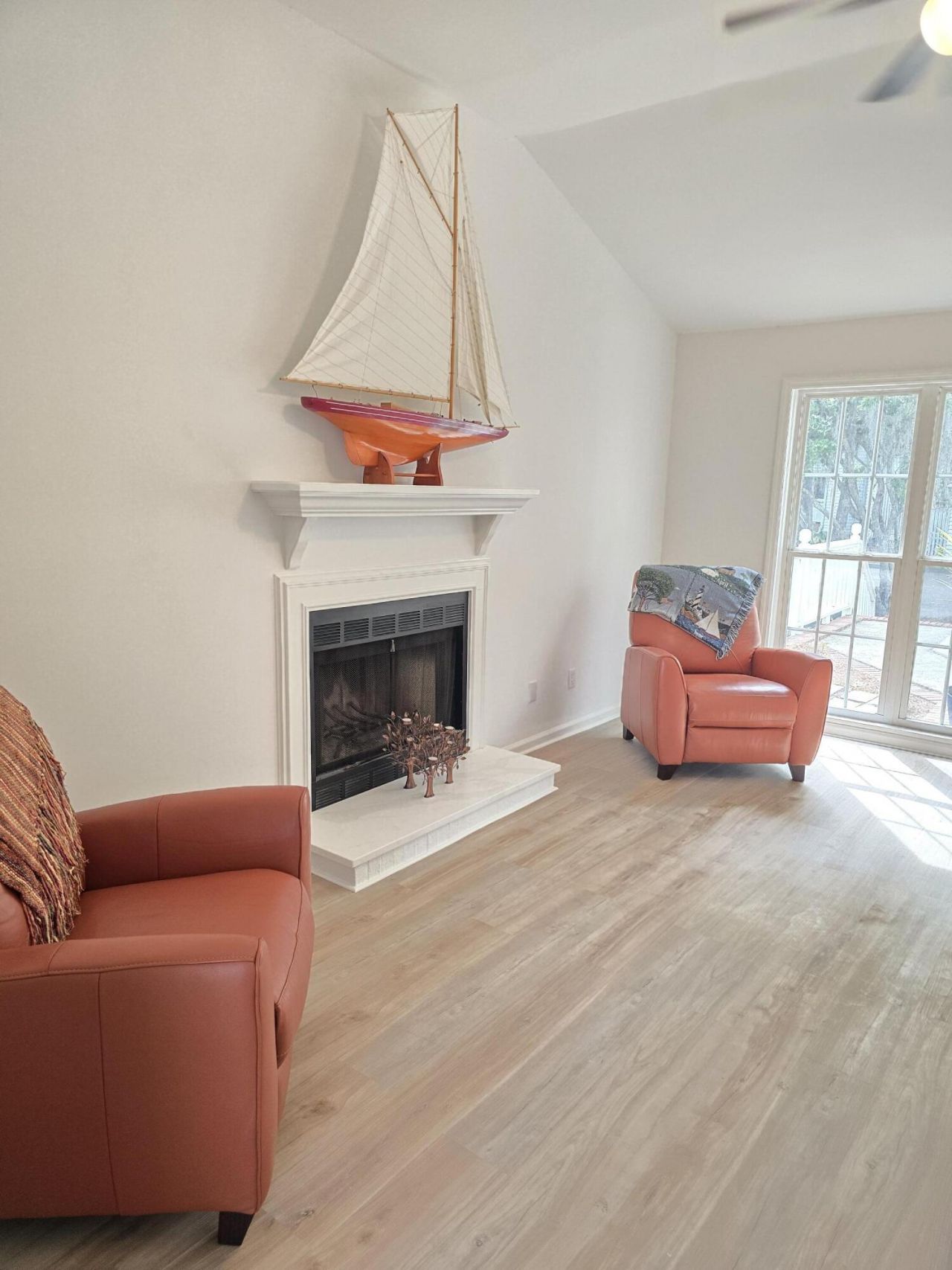 975 Harbor Oaks Drive Photo 6