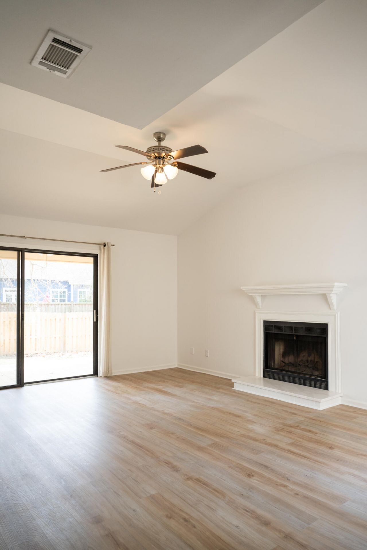 975 Harbor Oaks Drive Photo 8