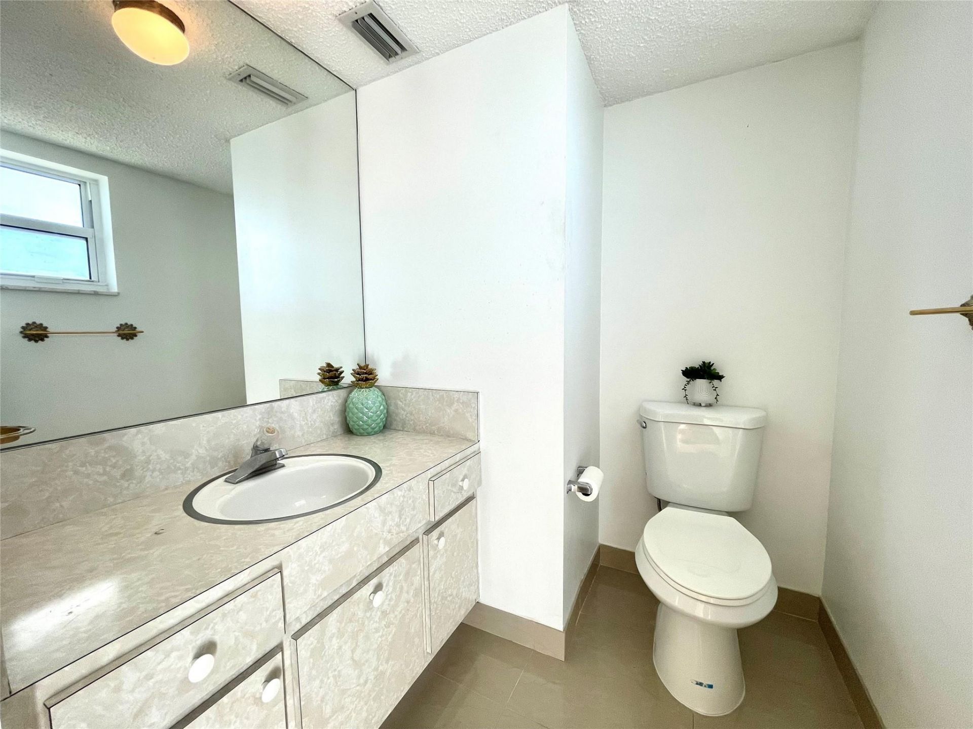 1175 NE Miami Gardens Dr, Unit 405, Miami, FL 33179 Photo