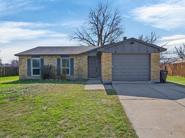 2308 Foxglen Court, Fort Worth, TX 76131