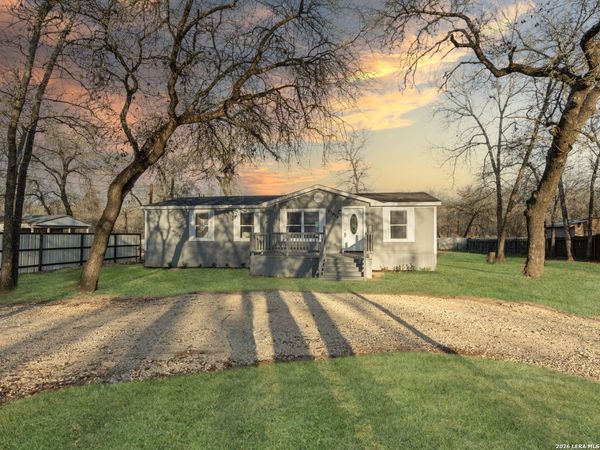 22906 Fawn Trail, Elmendorf, TX 78112