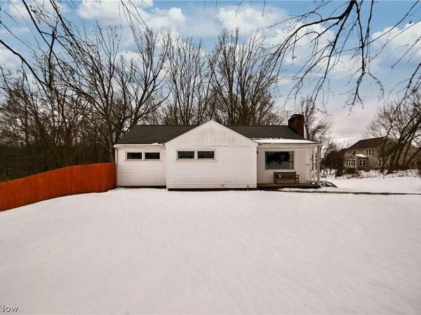 3218 Pickle Road, Akron, OH 44312
