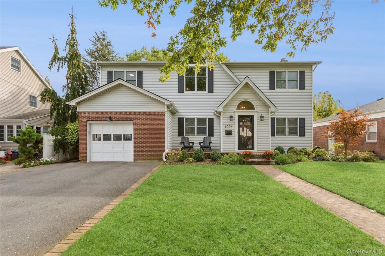 2539 Washington Avenue, Oceanside, NY 11572 Main Photo